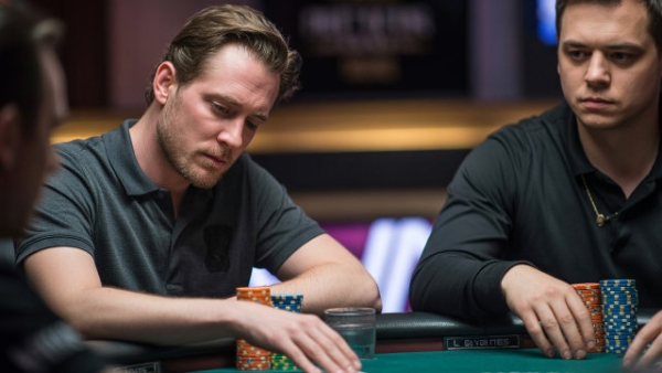 Faking Emotions in Poker: Clever Bluff or Dangerous Game?